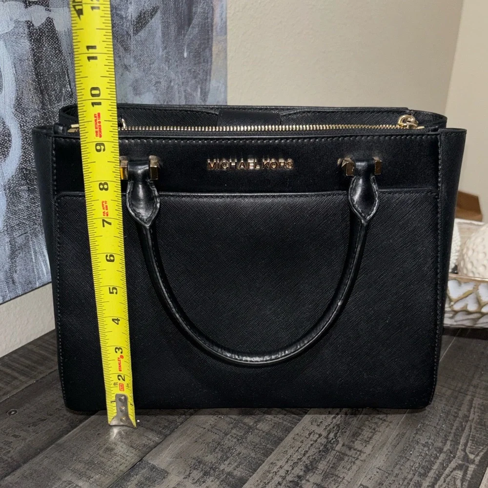 Michael Kors Gibson Leather Satchel
⭐️🌟 Open to Offers 🌟⭐️ - Picture 10 of 10
